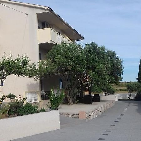 Apartments Zoran Povljana Bagian luar foto