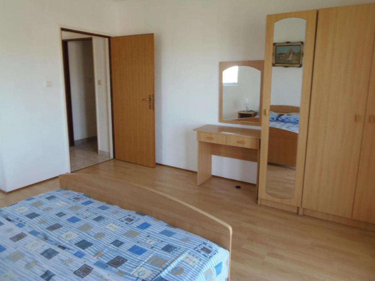 Apartments Zoran Povljana Bagian luar foto