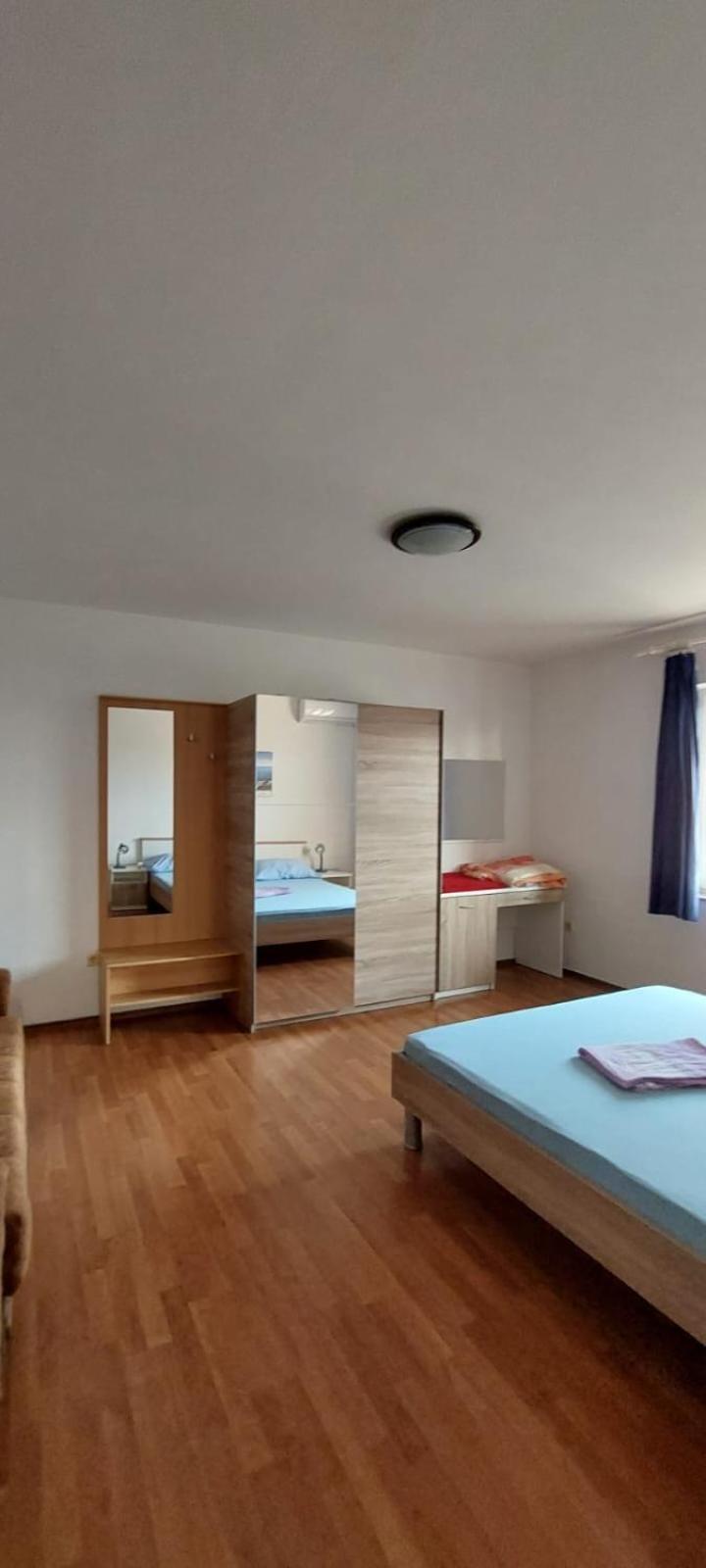 Apartments Zoran Povljana Bagian luar foto