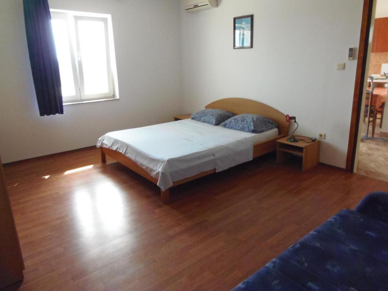 Apartments Zoran Povljana Bagian luar foto
