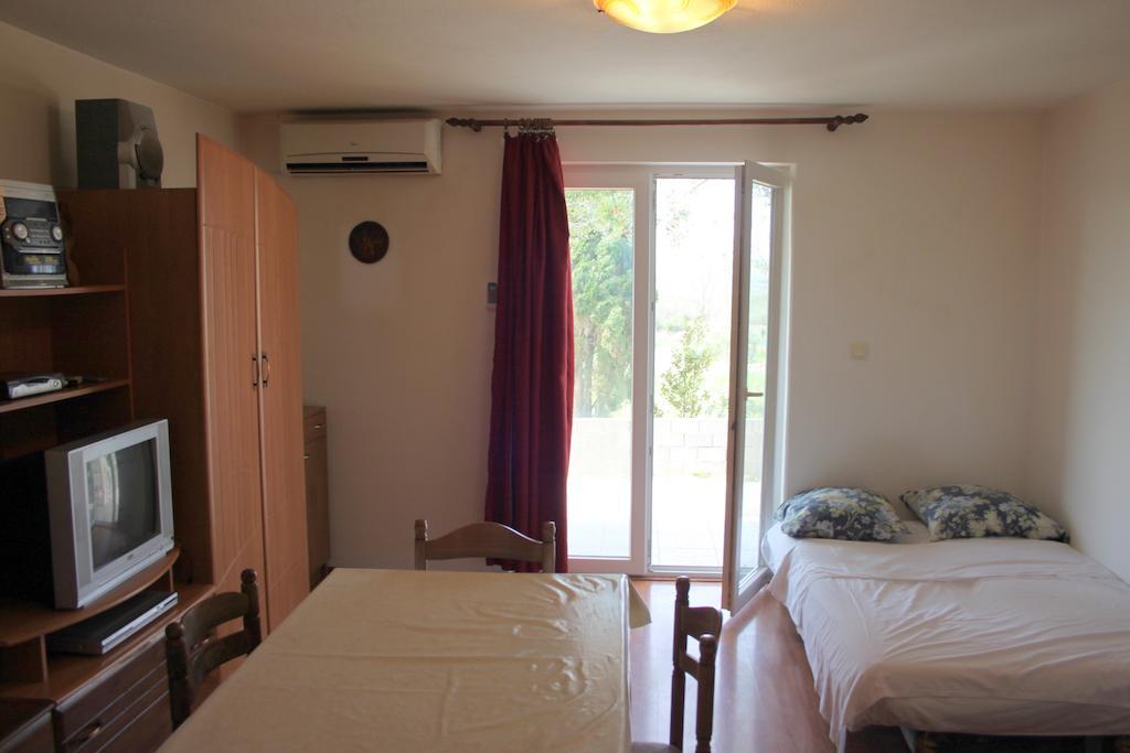 Apartments Zoran Povljana Ruang foto