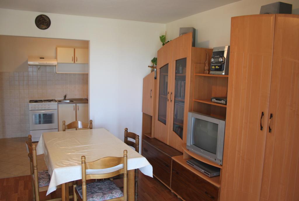 Apartments Zoran Povljana Ruang foto